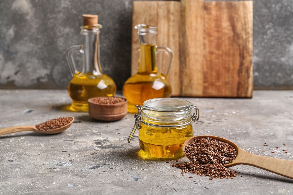 Считается, что в льняном масле самый высокий процент содержания жирных кислот, до 55% Льняное масло