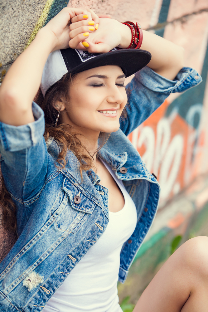 В 15 лет кофе можно давать абсолютно здоровым детям Если у подростка есть проблемы с эндокринной, нервной системой или желудком, употребление бодрящего напитка следует отложить на будущее