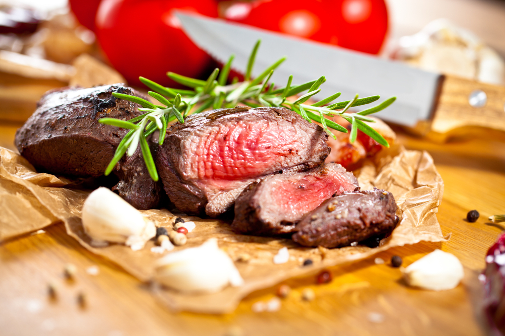 Для нормализации уровня гормона стоит употреблять побольше мяса Какие продукты помогут поднять уровень тестостерона?