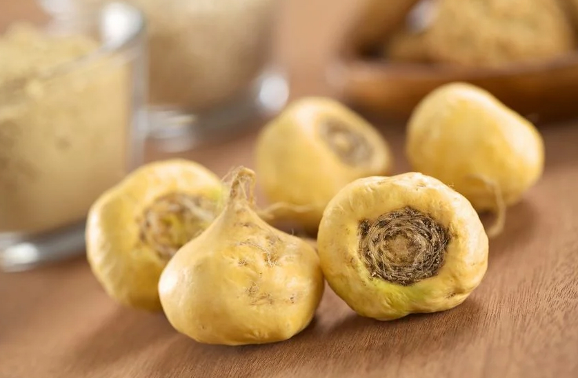 Корень маки рекомендуют применять для улучшения самочувствия женщин старше 50 лет Корень маки