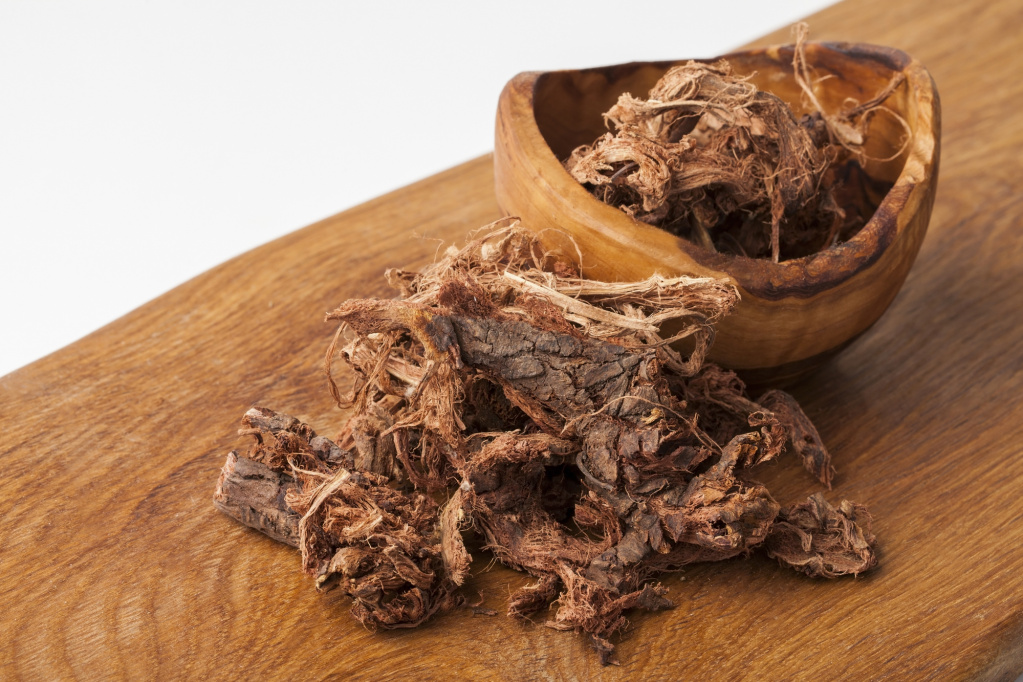 Основная масса полезных веществ сосредоточена в корнях. В состав корня входят аминокислоты, сахара, пектины и другие ценные биоактивные компоненты Основная масса полезных веществ сосредоточена в корнях.