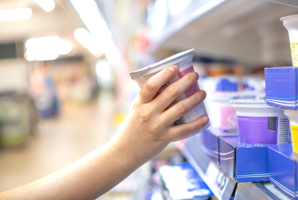 В магазине нужно внимательно изучать состав продукта перед покупкой. Избегать продуктов, на упаковке которых была замечена добавка с индексом Е Как обезопасить себя от негативного воздействия пищевых добавок?