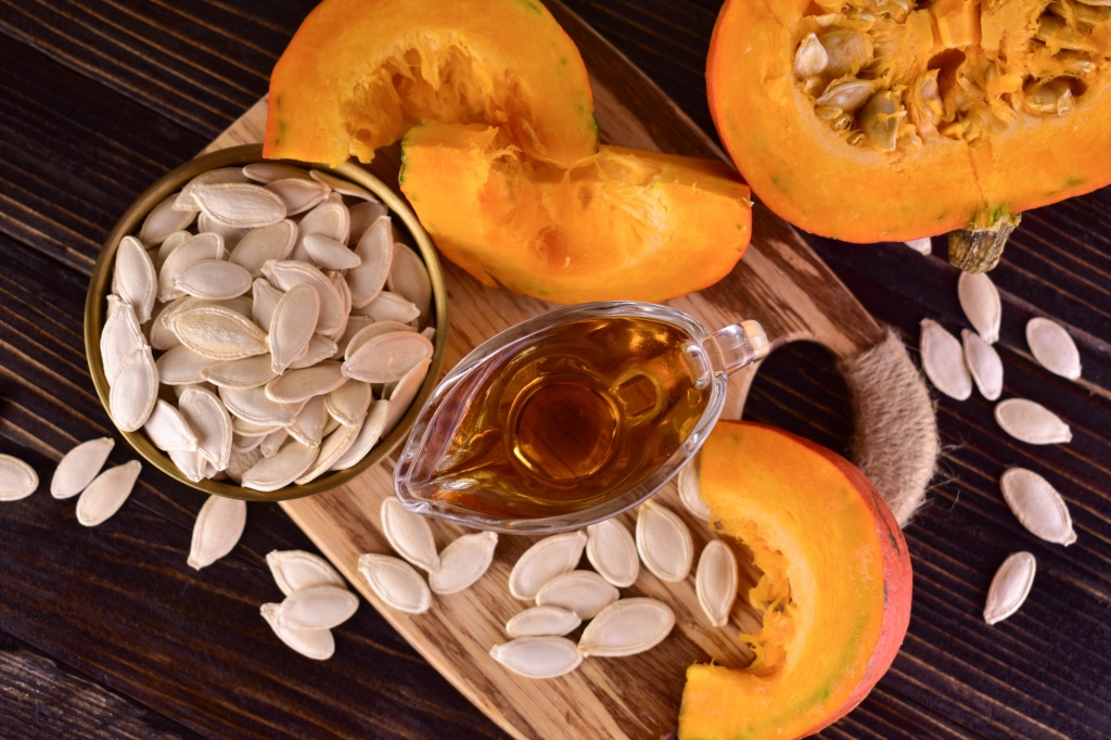Тыквенное масло является универсальным средством в медицине, за счет содержания различных полезных веществ Тыквенное масло является универсальным средством в медицине, за счет содержания различных полезных веществ
