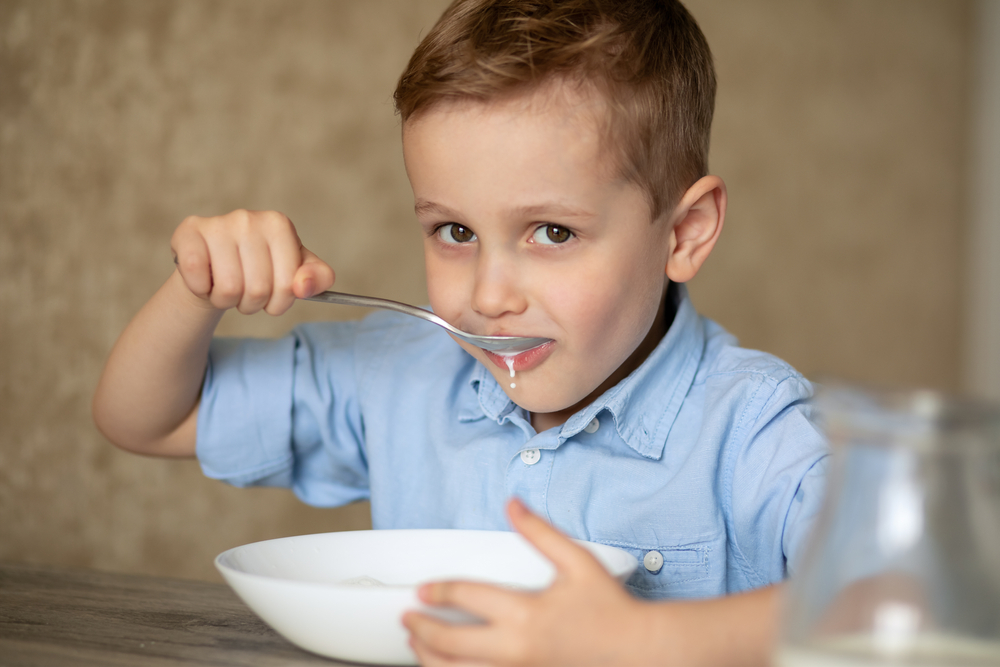 Молоко – один из самых полезных продуктов для детей. Оно является основным источником кальция и витамина D Молочные продукты