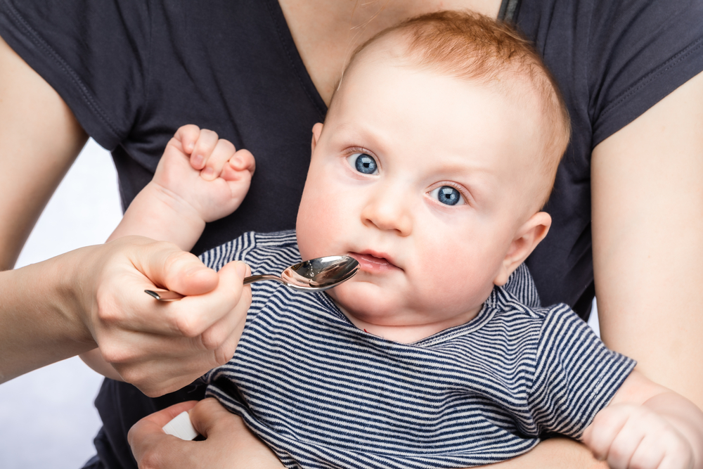 По содержанию полезных веществ препараты бывают однокомпонентными, сочетающие в себе несколько веществ и мультивитамины Капли и сиропы, которые не имеют четкого вкуса и запаха