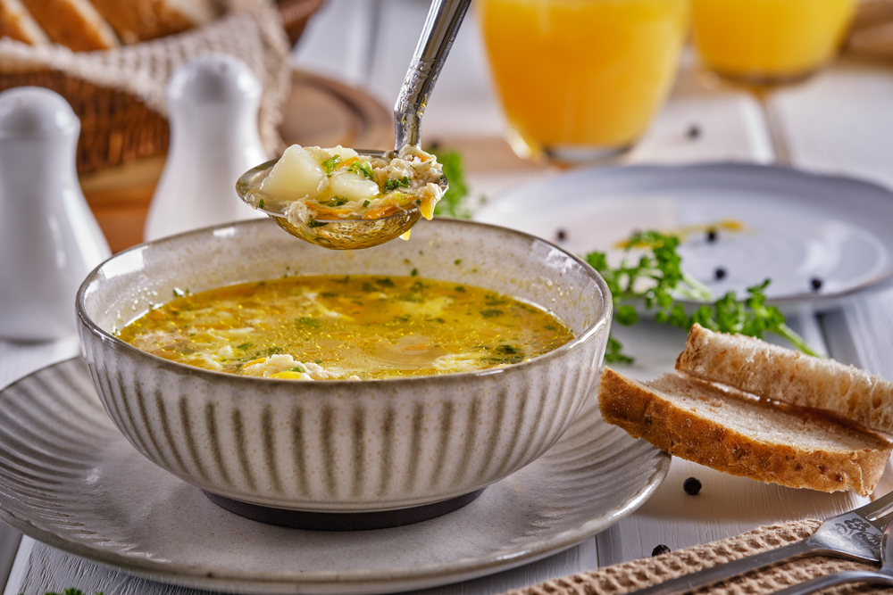 Снижения веса можно добиться, ограничив калорийность рациона до 2000–2500 ккал в сутки Снижения веса