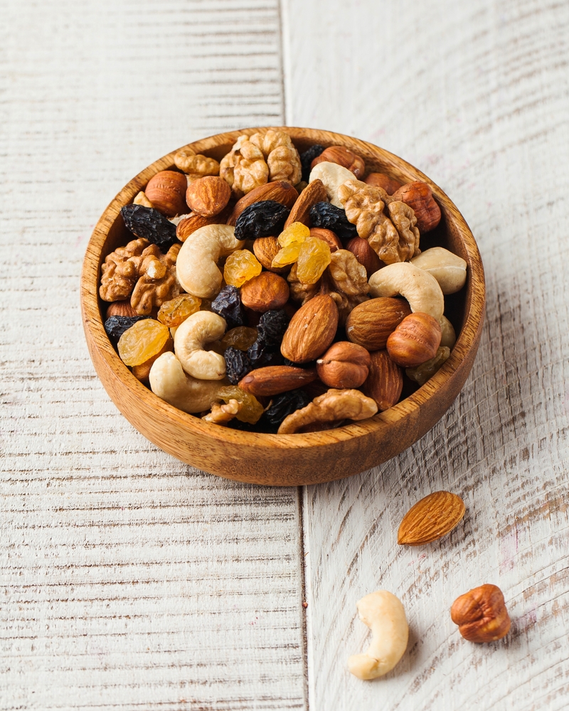 Идеальные для правильного перекуса перед тренировками продукты – орехи, сухофрукты, продукты с высоким содержанием клетчатки Чтобы мышцы восстанавливались быстро, нужно правильно перекусывать перед тренировками