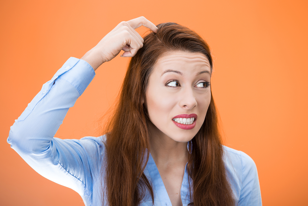 Насторожиться нужно уже при простых бытовых ситуациях, например, когда человек не может найти ключи или никак не может вспомнить дату рождения близкого человека Симптомы проблем с кратковременной памятью