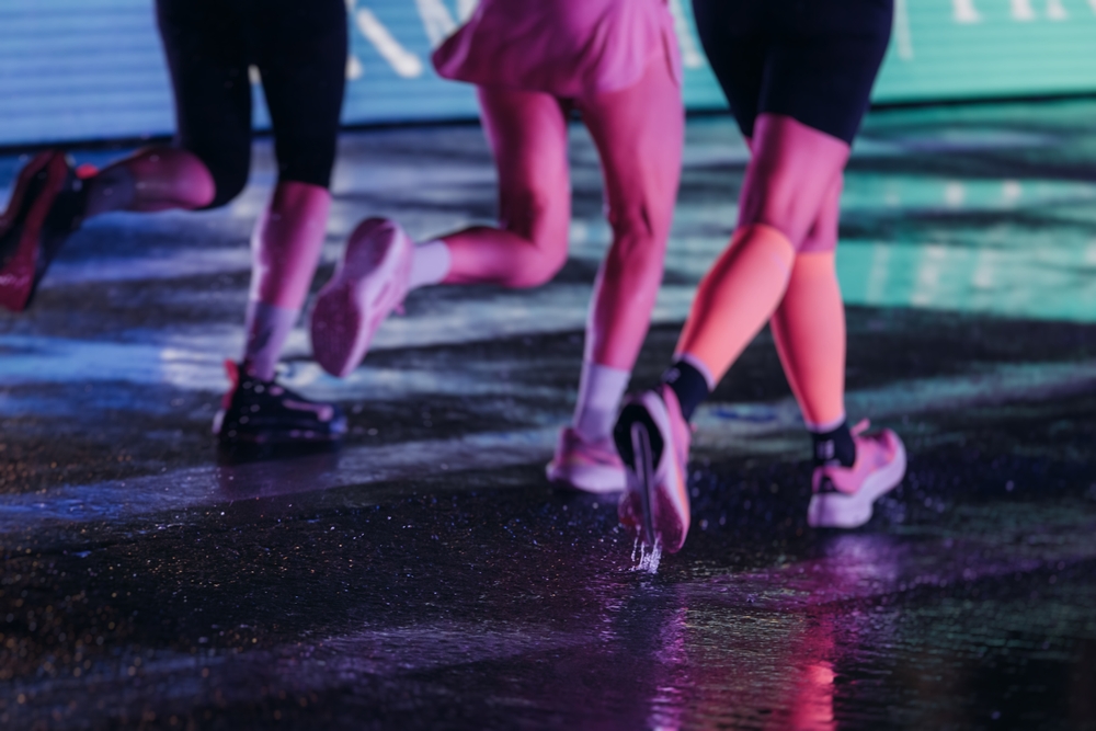 При первых тревожных симптомах нужно обратиться к эндокринологу. Развернутый лабораторный анализ поможет врачу установить точный диагноз и назначить правильное лечение. Опытные специалисты и врачи по первой симптоматике предлагают пациентам обследовать работу щитовидной железы