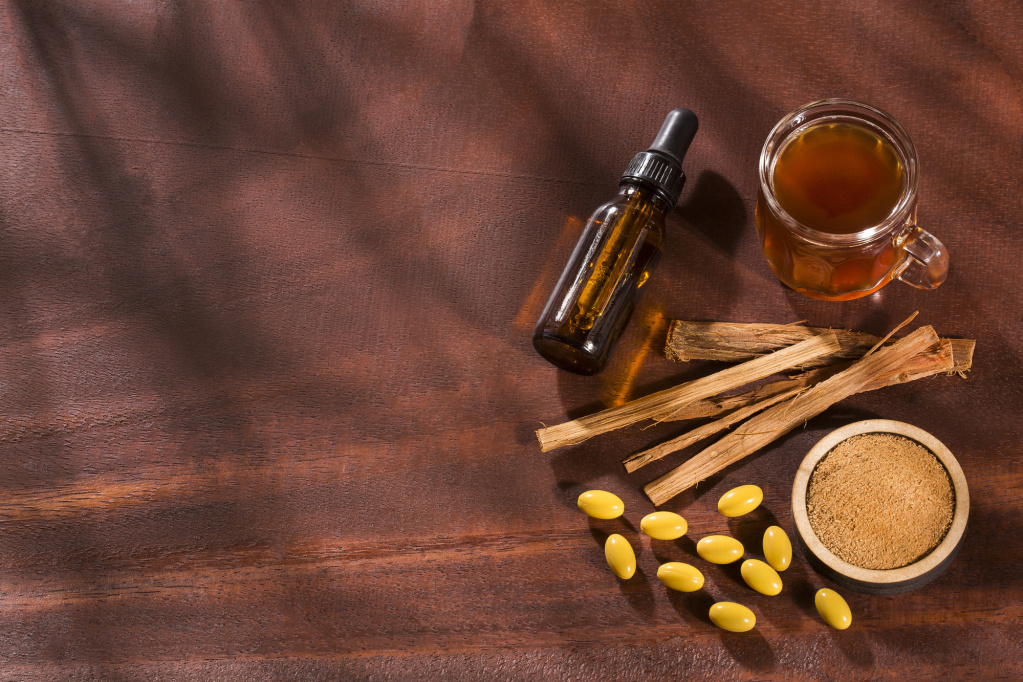 БАДы с ункарией не подлежат строгому контролю, но назначать их себе самостоятельно нельзя. Нужно обязательно посоветоваться с лечащим врачом БАДы с ункарией