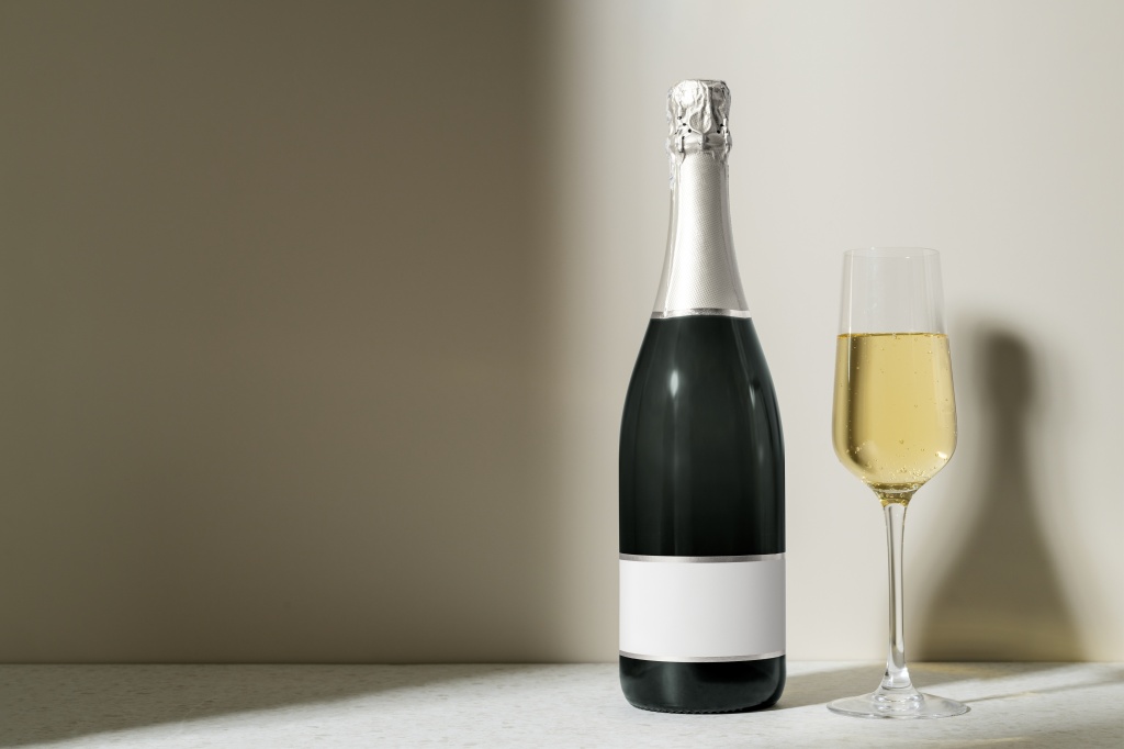 Калорийность шампанского меняется в зависимости от сорта Один бокал шампанского можно себе позволить без ущерба для фигуры