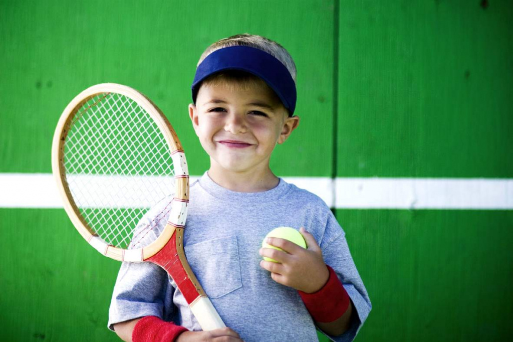 Большой теннис - очень динамичный и увлекательный вид спорта Большой теннис