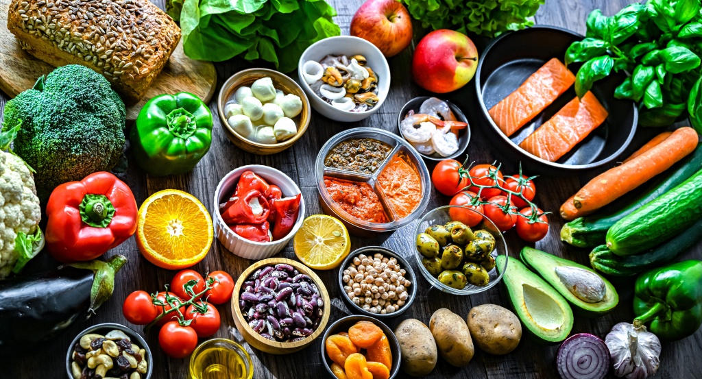 У некоторых видов живых организмов есть участки, которые накапливают полезные резервы для возможного дальнейшего использования зародыши, грибницы, корни, клубни, семена