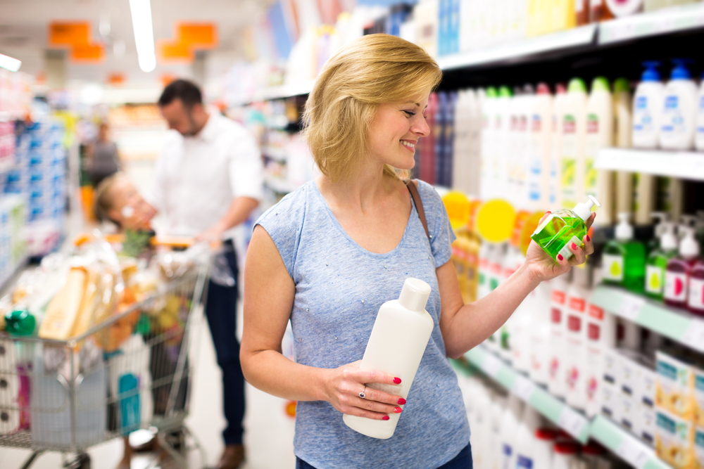 Женские средства по уходу за волосами имеют ряд особенностей и отличаются от мужских Особенности женских шампуней