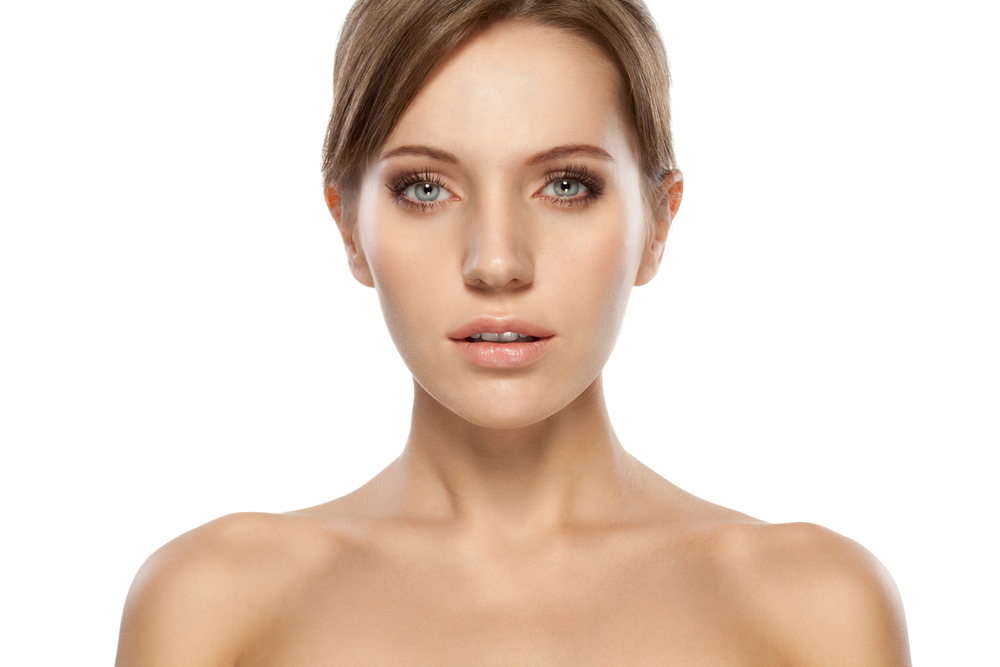 Косая многослойная челка для квадратного лица Косая многослойная челка для квадратного лица