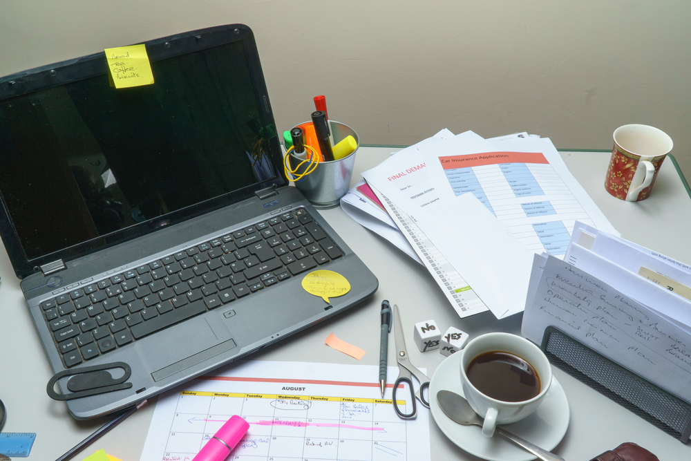 Иногда бессонная ночь катастрофически необходима для работы. В таком случае важно не уснуть Есть несколько методов, помогающих провести бессонную ночь в бодрости. Пользоваться ими необходимо с умом, не вредя здоровью