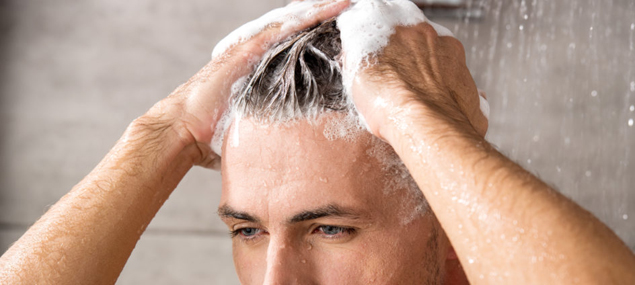 Как мужчине мыть голову, чтобы избежать появления перхоти и себореи?