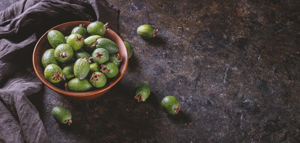 Ягода фейхоа – как едят и чем полезна?