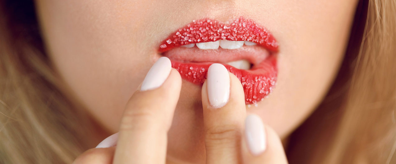 Как сделать домашний скраб для губ?