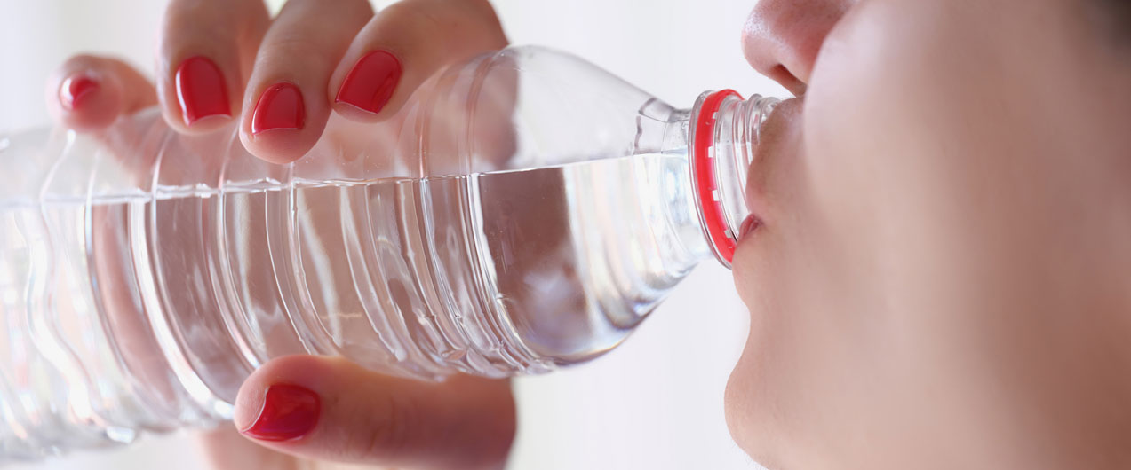 Сколько пить минеральной воды в день?