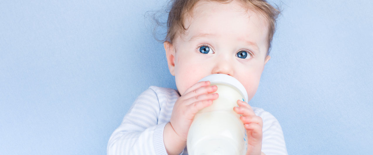 С какого возраста можно давать ребенку молоко?