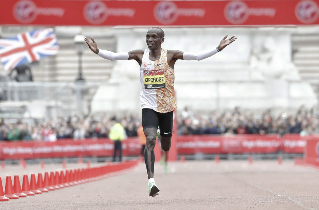 Мировой рекорд в марафоне среди мужчин установлен в 2018 г 34-летним Элиудом Кипчоге