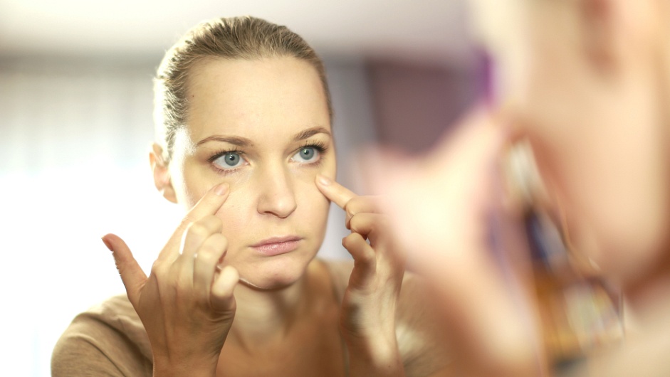 Какие травы помогают избавиться от отеков лица