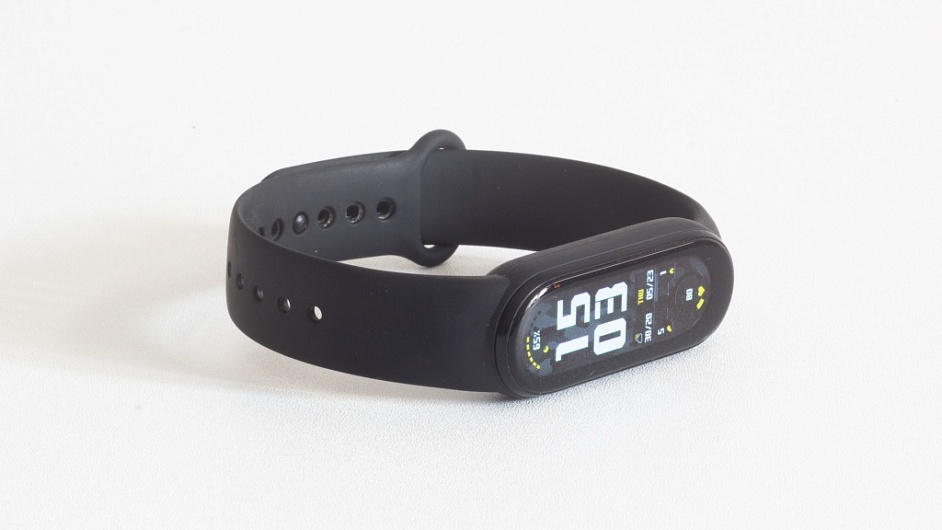 Как настроить время и дату на фитнес-браслете?