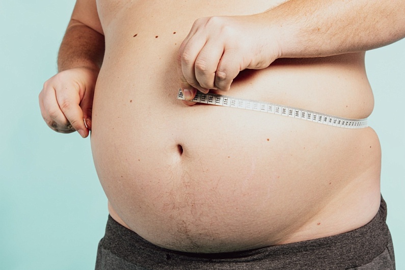 Жир на животе у мужчин: как убрать