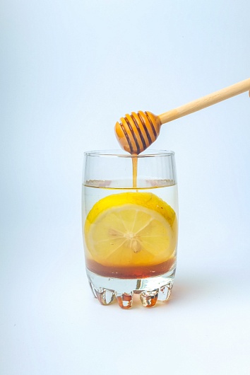 В чем польза воды с медом натощак?