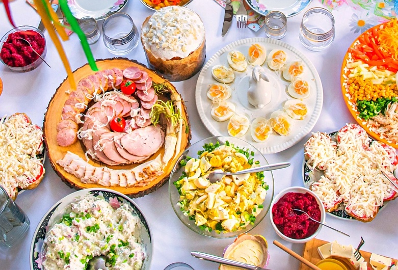 Какие полезные блюда выбрать для праздничного стола и как их приготовить?