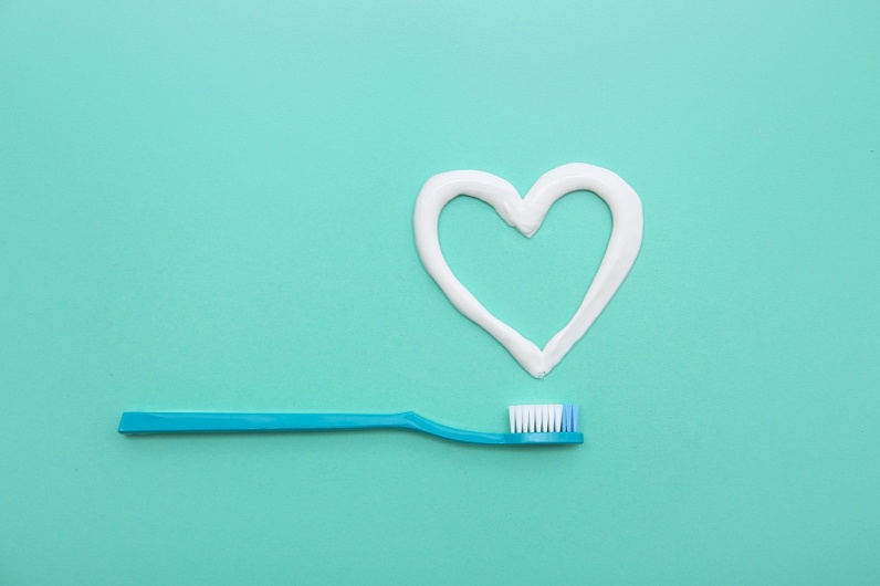 Что означает цвет полоски на тюбике зубной пасты?