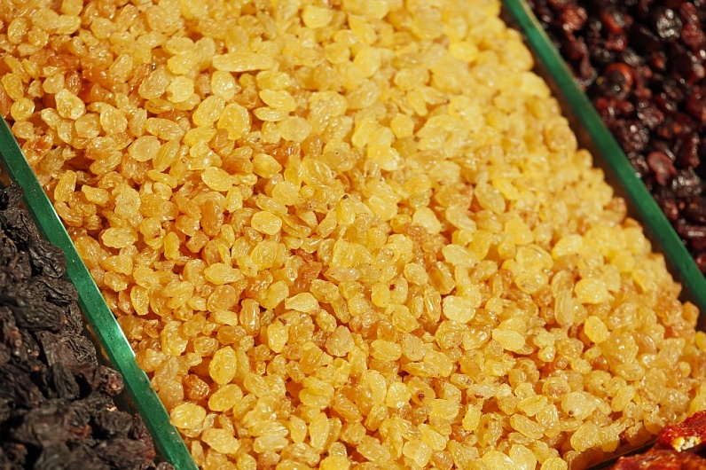 Калорийность изюма и его польза для здоровья