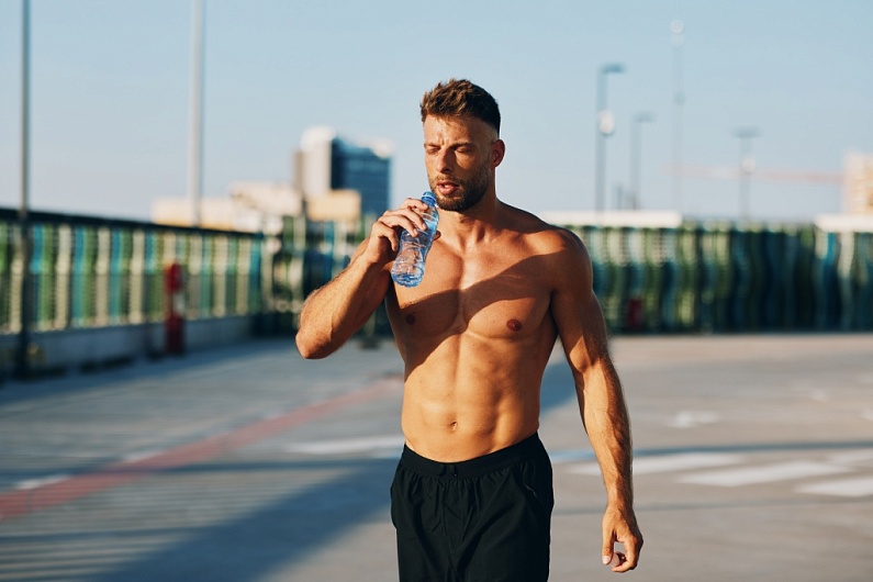 Не вредно ли пить воду перед тренировкой?