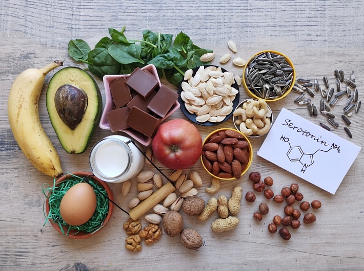 Какие продукты способствуют синтезу серотонина?