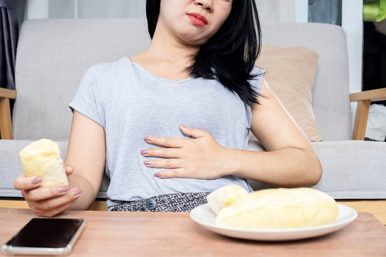 Что делать, если тошнит после жирной пищи?