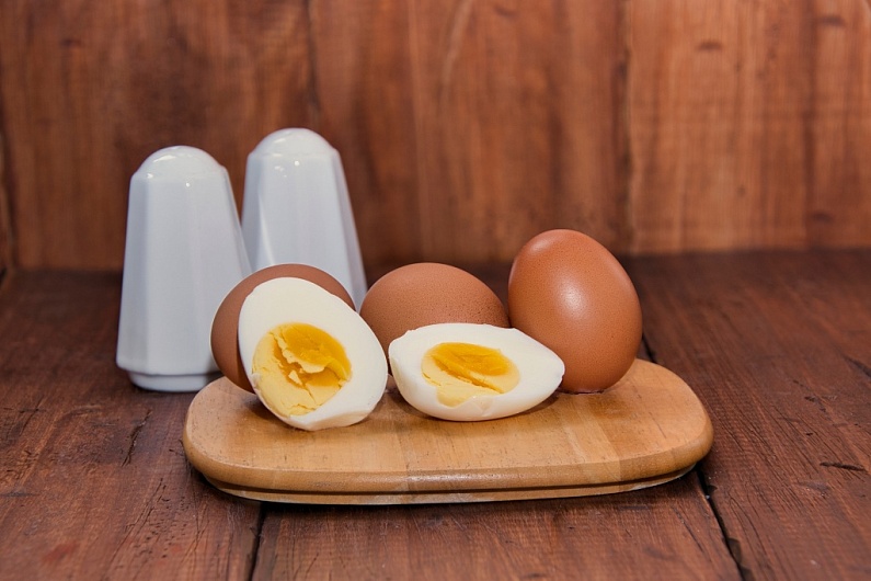 Сколько грамм белка в вареном яйце